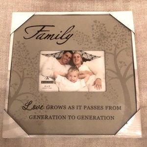 NWT “Family” Frame